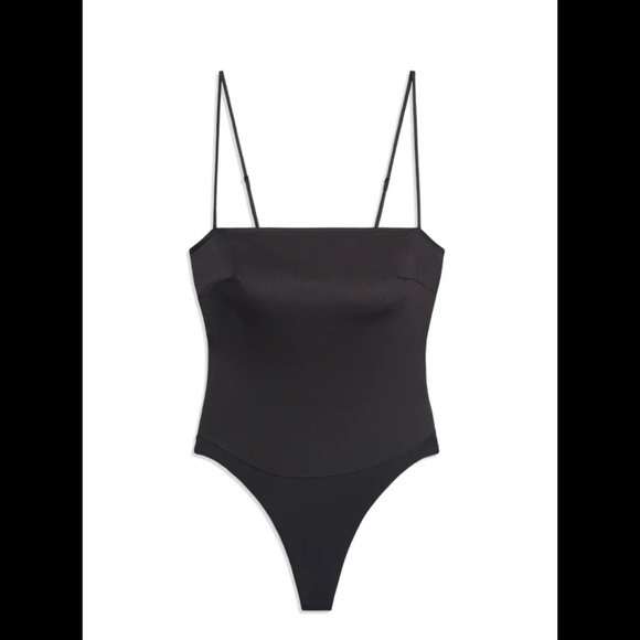 WeWoreWhat
STRETCH CHARMEUSE BODYSUIT
SIZE (6) BLACK - Picture 9 of 9
